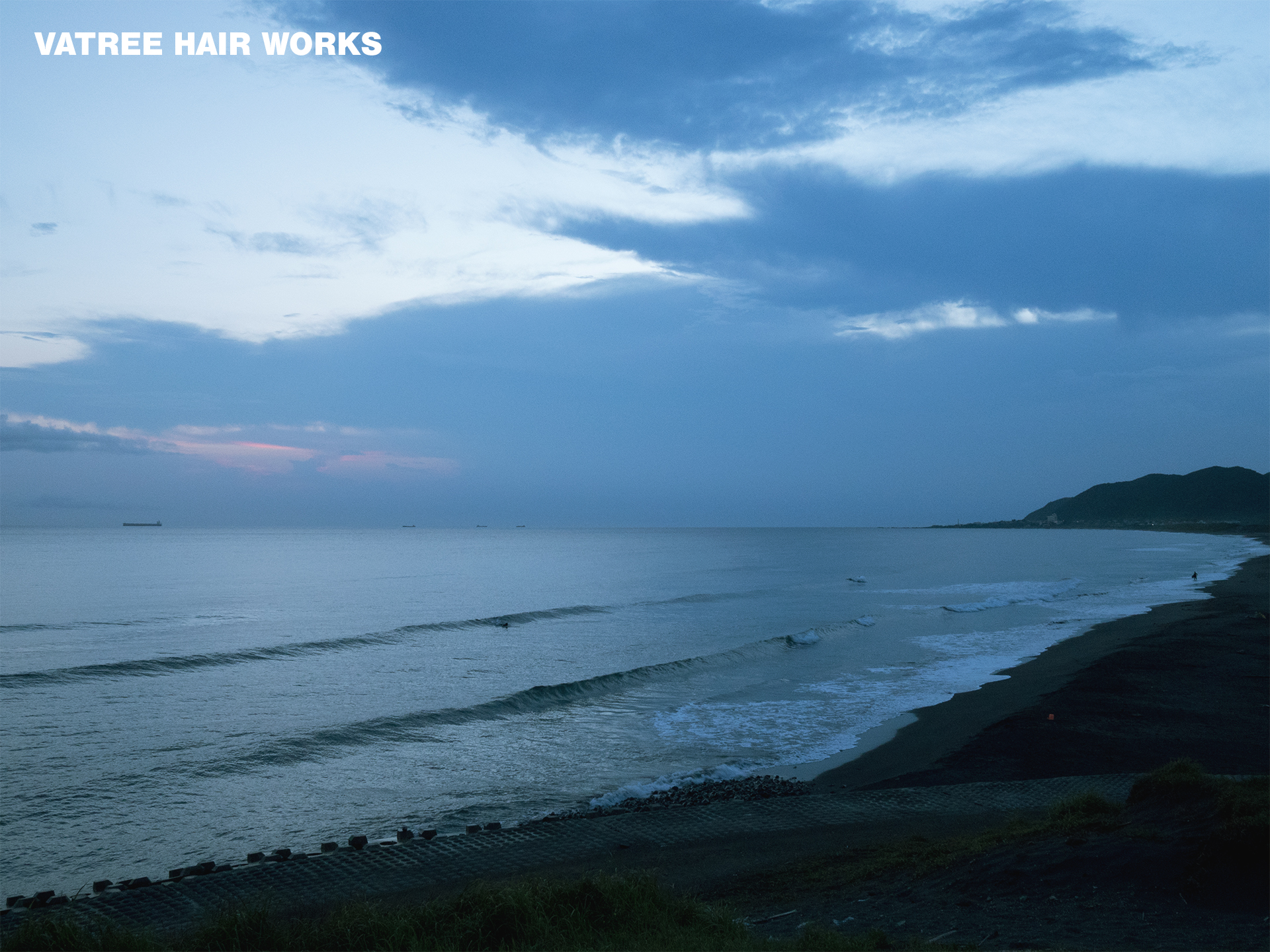 静かな雰囲気の海のイメージ写真